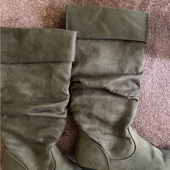 Grey Boot - Picture 2 of 4